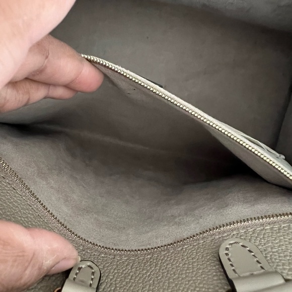 Louis Vuitton Onthego MM | Turtledove - Picture 7 of 11